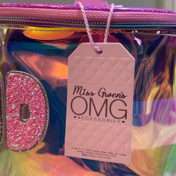 NWTS MISS GWENS OMG ACCESSORIES RAINBOW & GLITTER WEEKEND ROUND COSMETIC BAG. - Picture 3 of 7